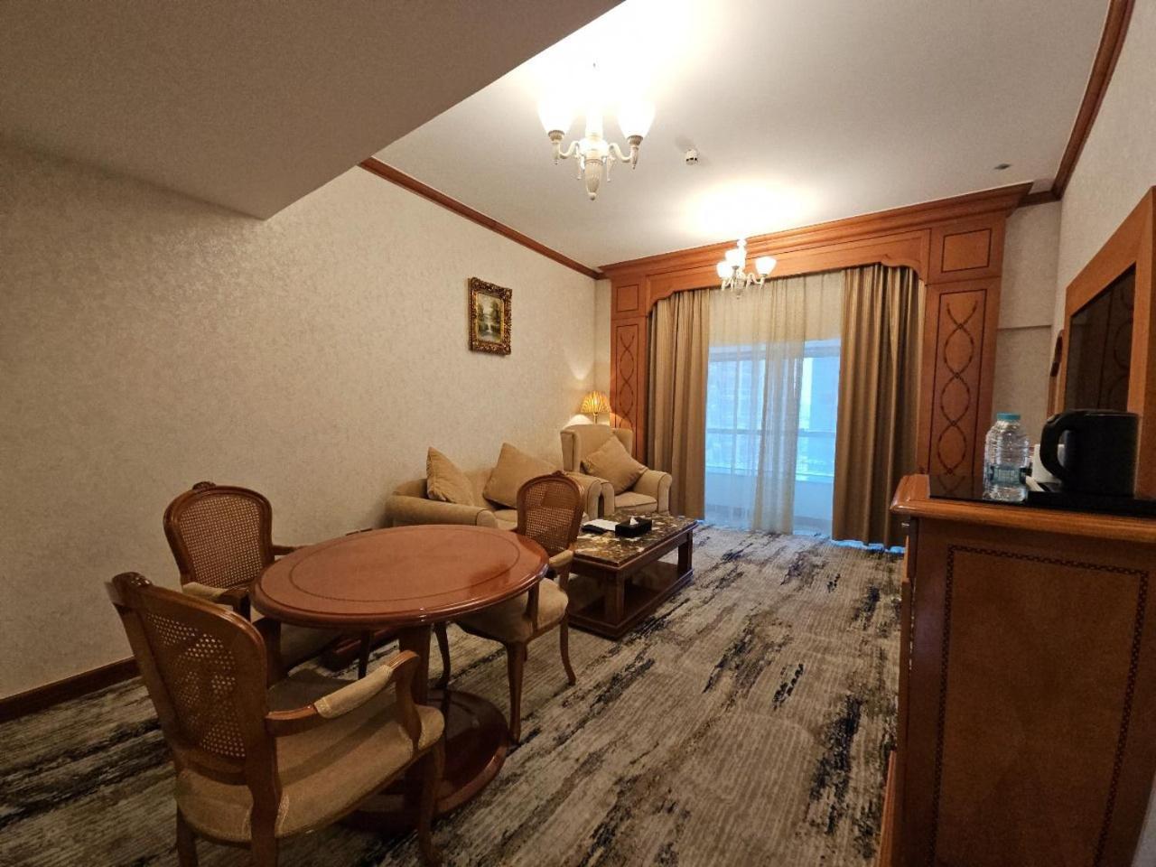 Royal Concorde Hotel & Suite Dubaï Extérieur photo