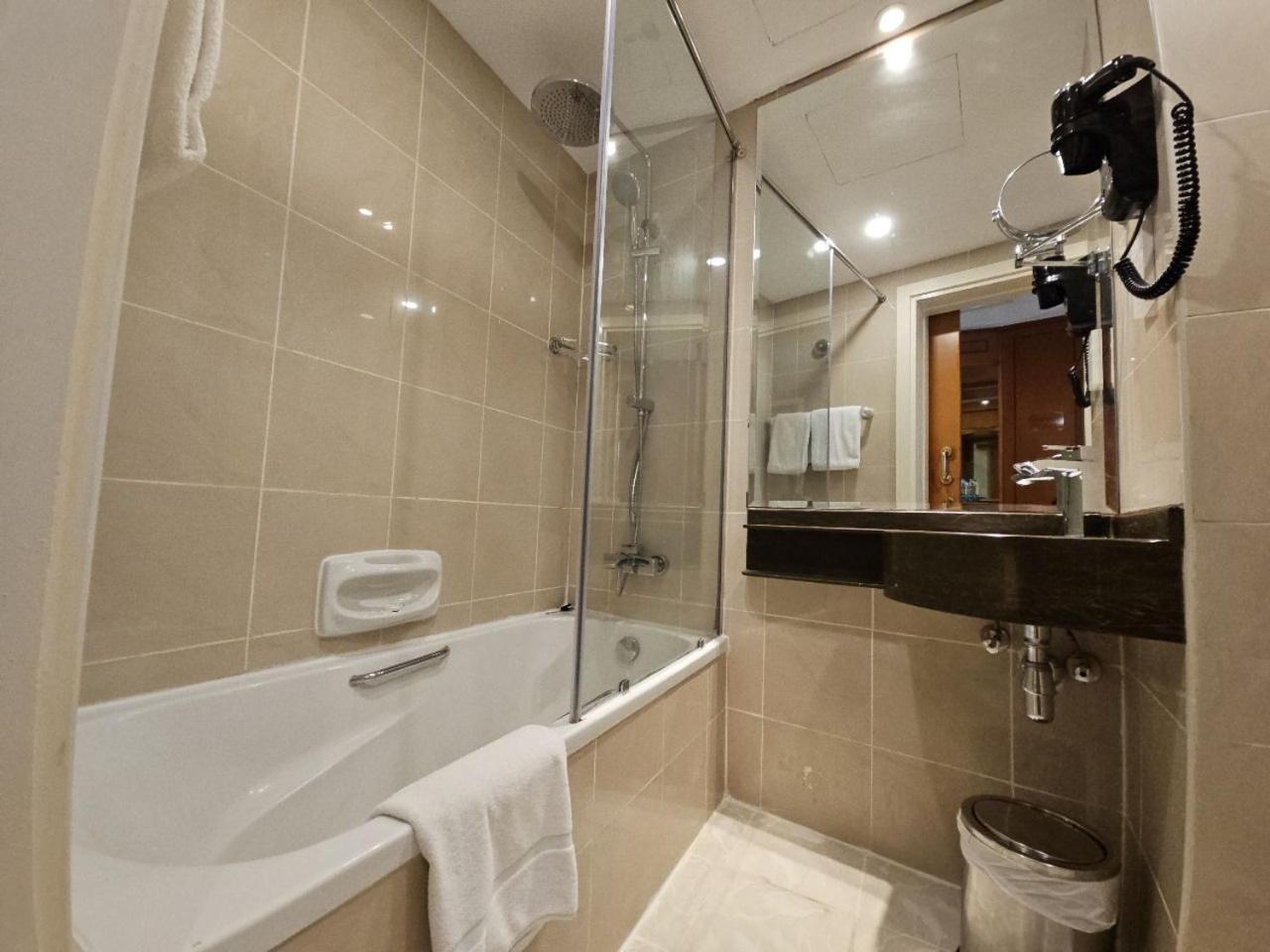 Royal Concorde Hotel & Suite Dubaï Extérieur photo