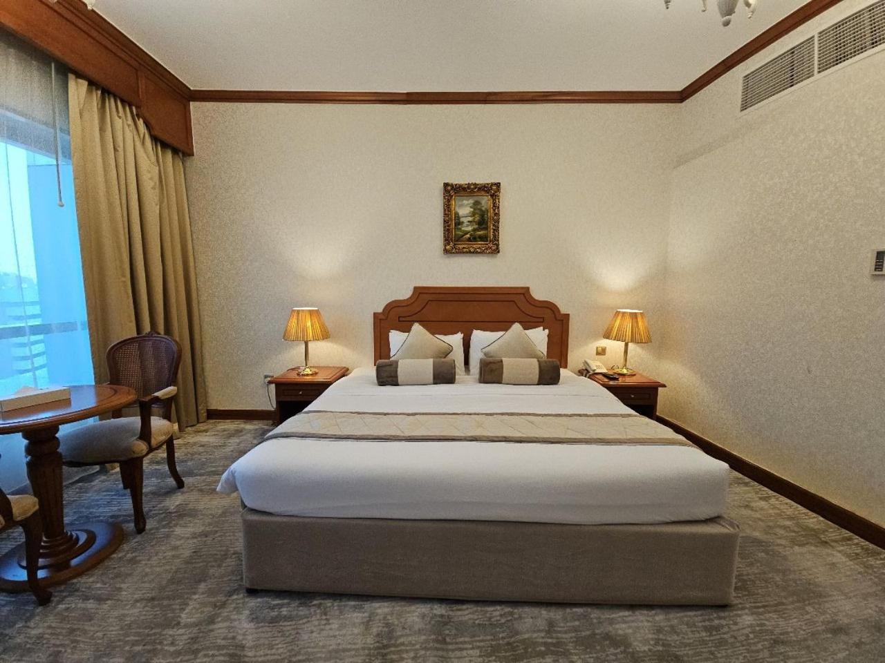 Royal Concorde Hotel & Suite Dubaï Extérieur photo