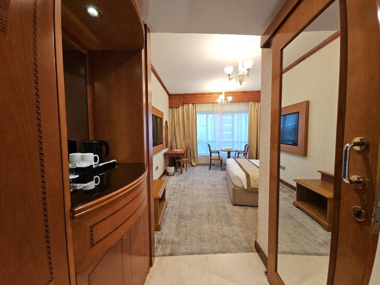 Royal Concorde Hotel & Suite Dubaï Extérieur photo